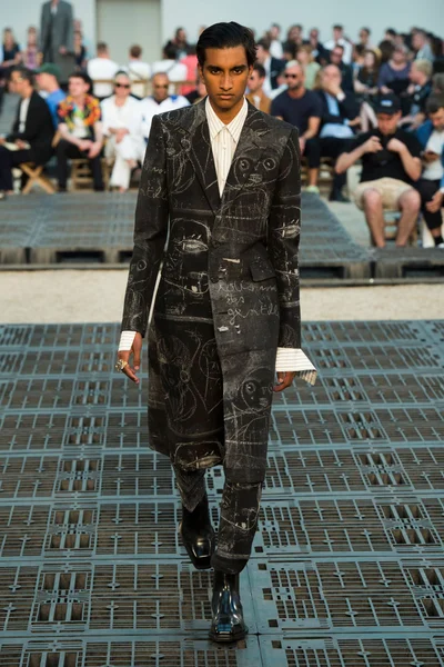 Look 14